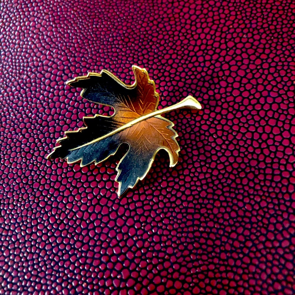 Vintage Estate Gold Tone Brown Maple Leaf Retro Brooch Pin